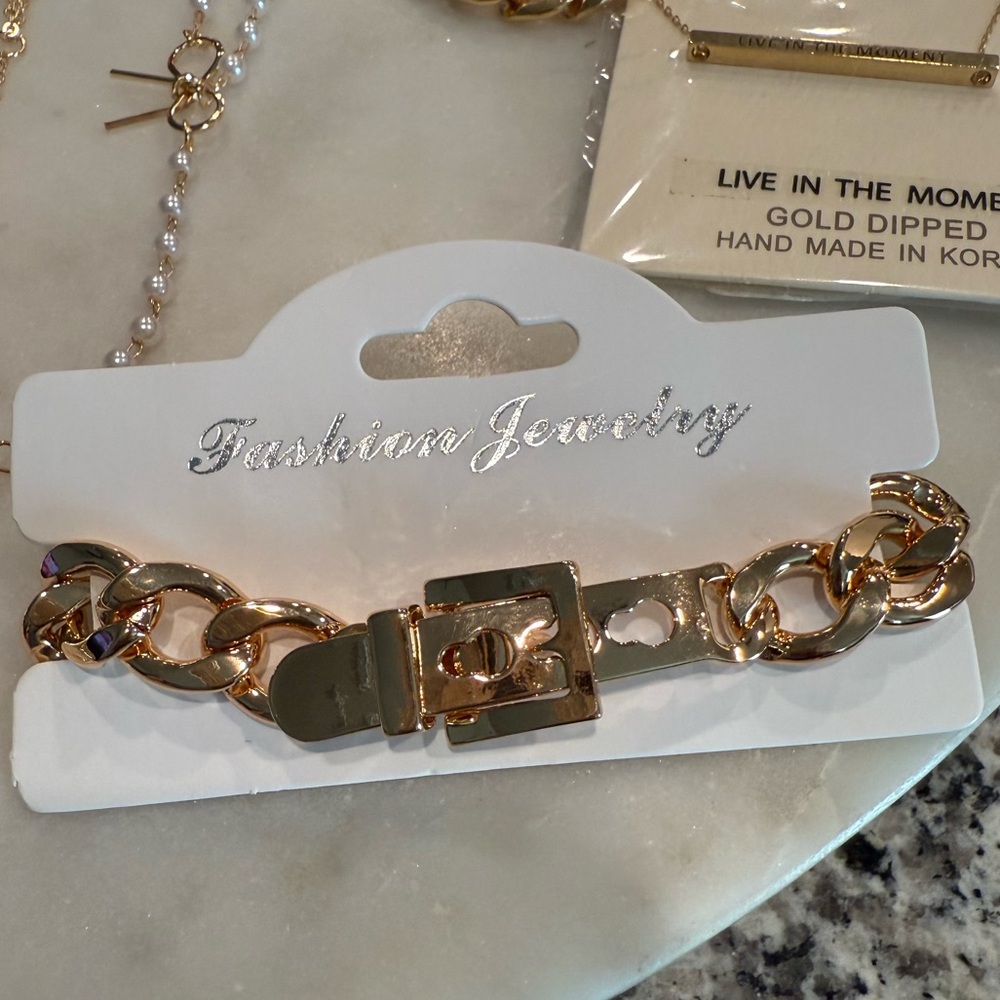 8 Piece Costume Jewelry Bundle NEW - Picture 2 of 10